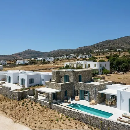 Complex White And Rocks * Parikia (Paros)