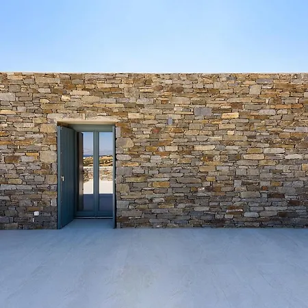 Complex White And Rocks * Parikia (Paros)