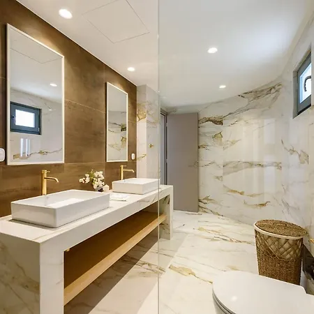 Complex White And Rocks 빌라 Páros