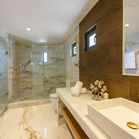 Complex White And Rocks Páros