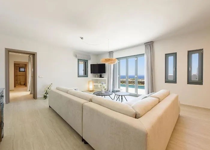 Complex White And Rocks Πάρος