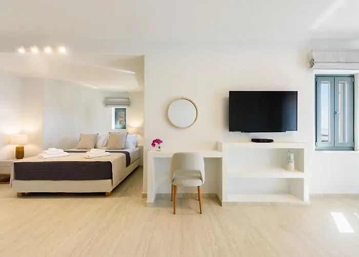 Complex White And Rocks * Πάρος