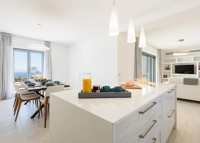 Βίλα Complex White And Rocks