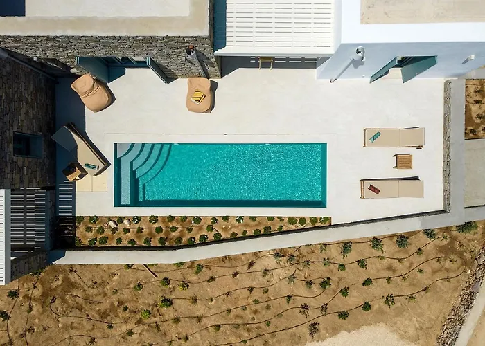 Complex White And Rocks Βίλα