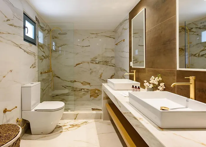 Complex White And Rocks Πάρος