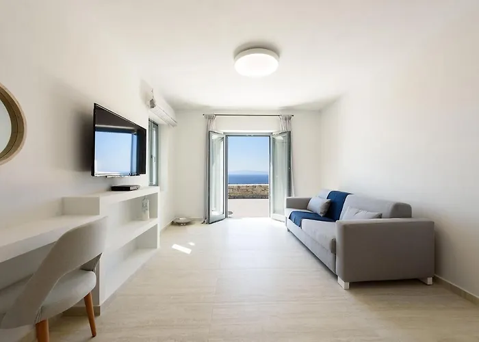 Complex White And Rocks Πάρος