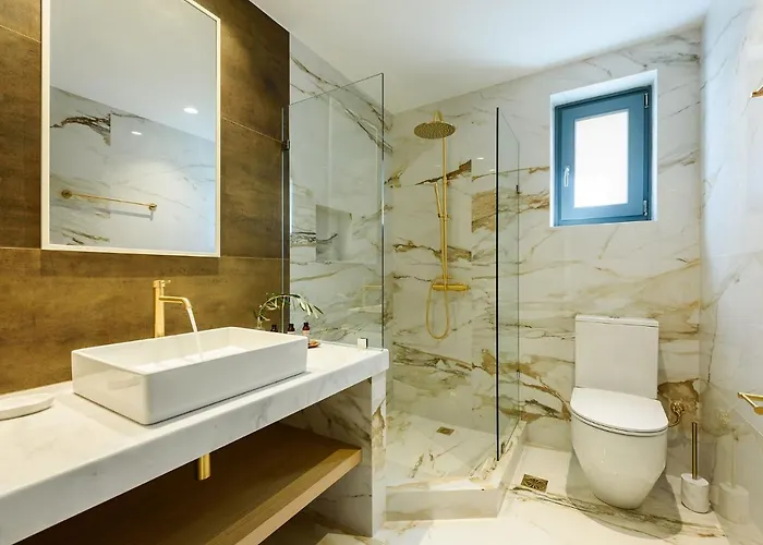 Complex White And Rocks Πάρος