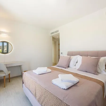 Βίλα Complex White And Rocks