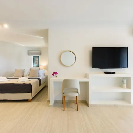 Complex White And Rocks * Πάρος