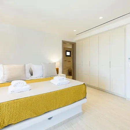 Βίλα Complex White And Rocks *