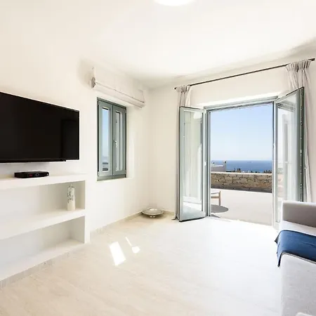 Complex White And Rocks * Páros