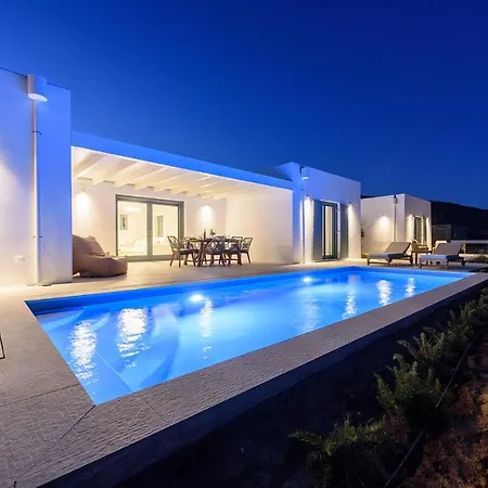 Complex White And Rocks * Πάρος