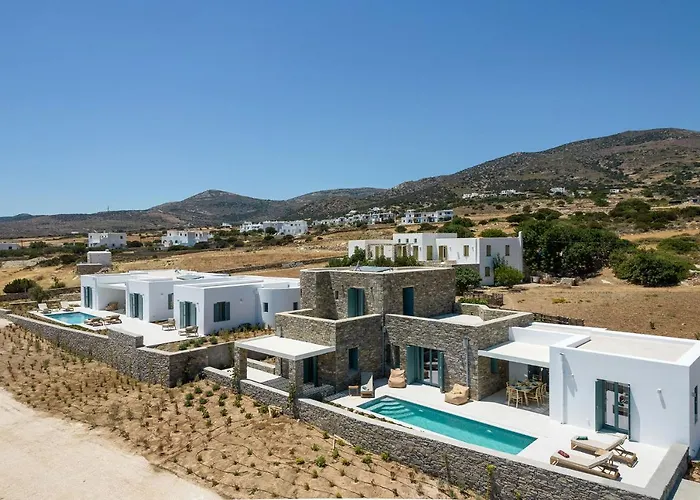 Complex White And Rocks * Parikia (Paros)