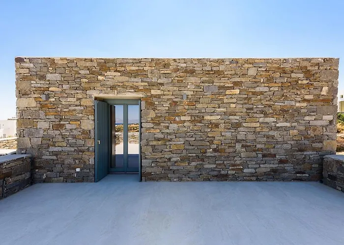 Complex White And Rocks * Parikia (Paros)