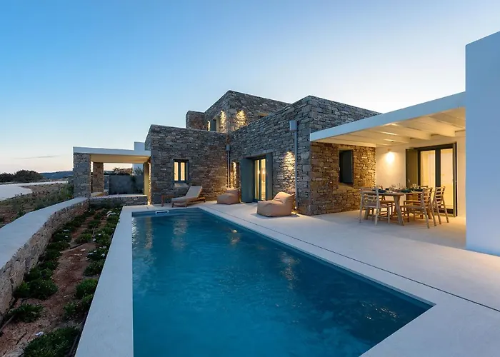 Complex White And Rocks * Parikia (Paros)