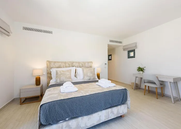 Villa Complex White And Rocks *