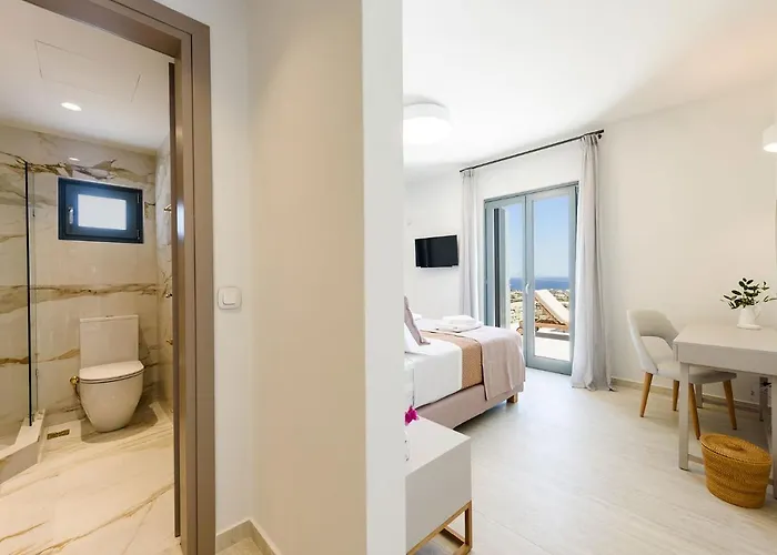 Complex White And Rocks * Parikia (Paros)